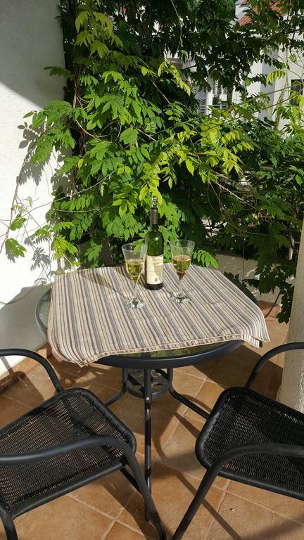 Roman Gardens Studio Apartment Risan Dış mekan fotoğraf