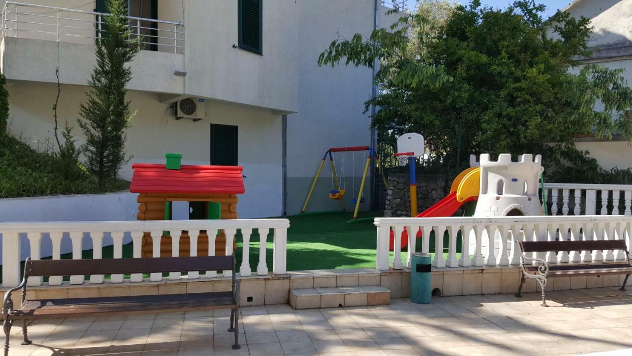 Roman Gardens Studio Apartment Risan Dış mekan fotoğraf